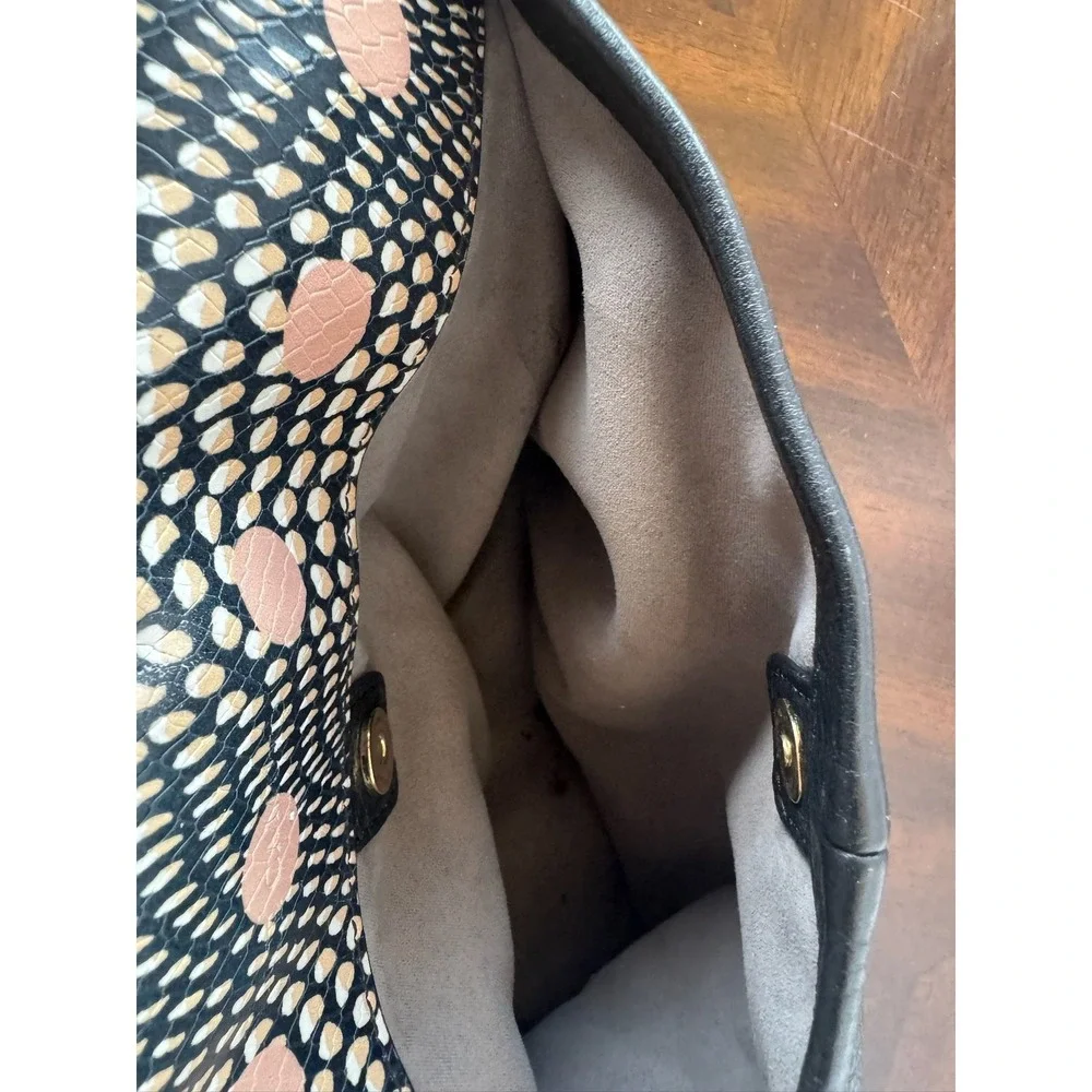 Black‎ Leather Foldover Crossbody Handbag Pattern Flap Gold Ring Hardware
